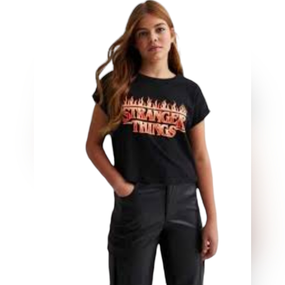 💕2/$25💕Stranger Things tshirt size small